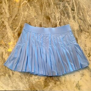 Vineyard Vines Performance Pleated Golf Skort.